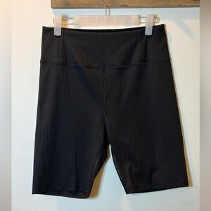 Girlfriend Collective Ribbed High Rise bike short size L
